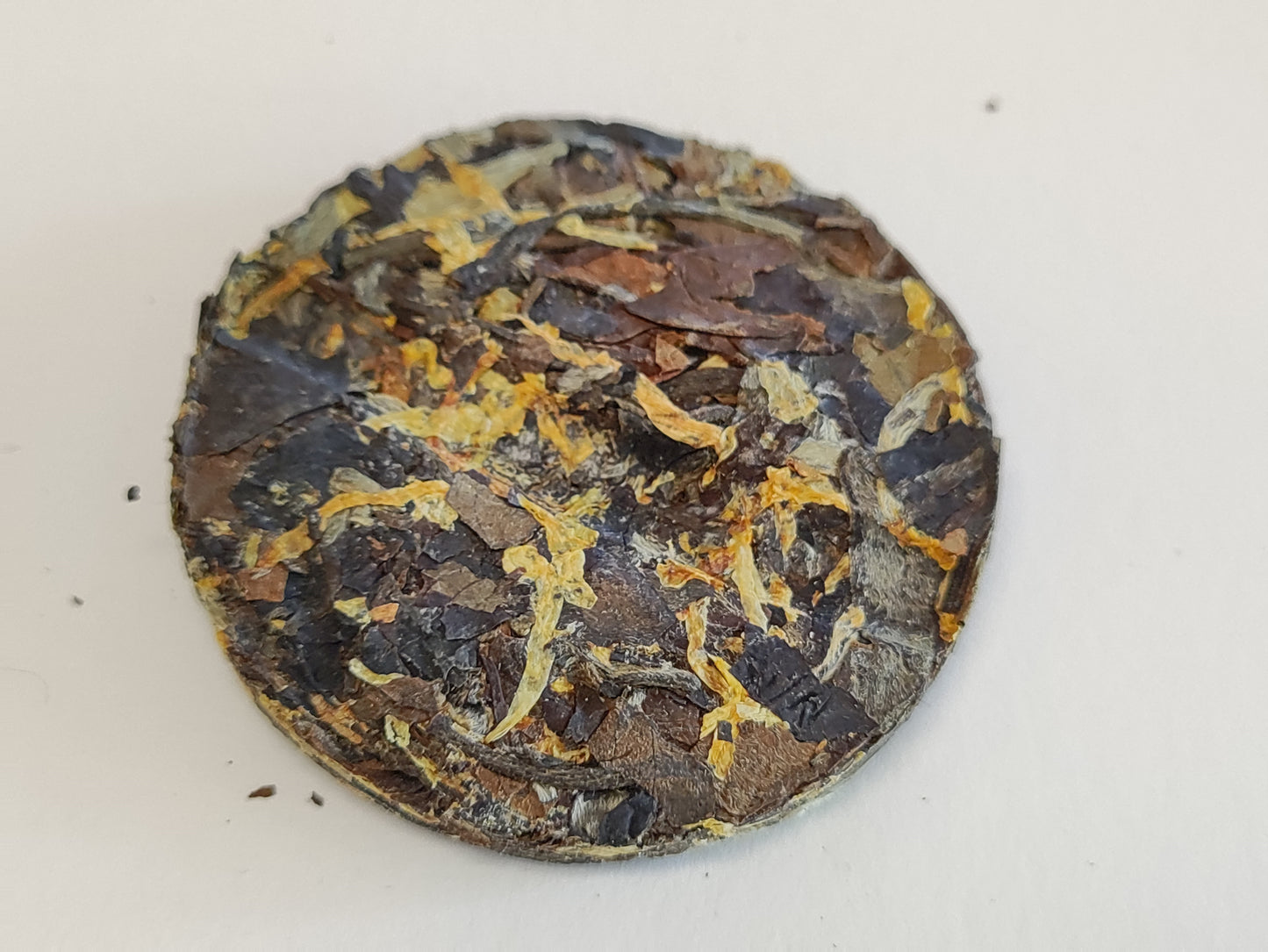 Small Chrysanthemum White Tea Cake